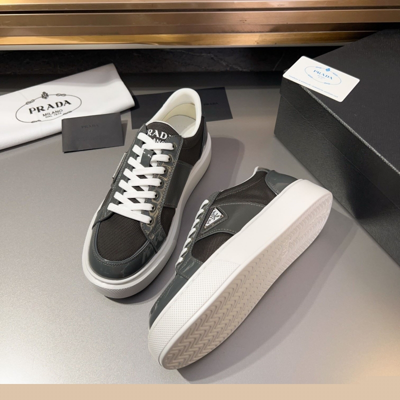 Pra*a casual shoes